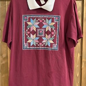 Jerzees Vintage Maroon Tee with White Collar and Quilted Design
